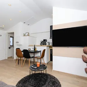 https://aspalathos-old-town-residence.splithotels.org